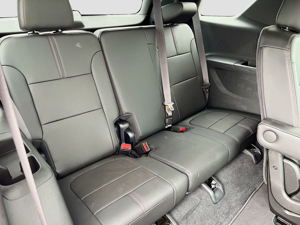 Used 2023 Chevrolet Traverse RS image 28