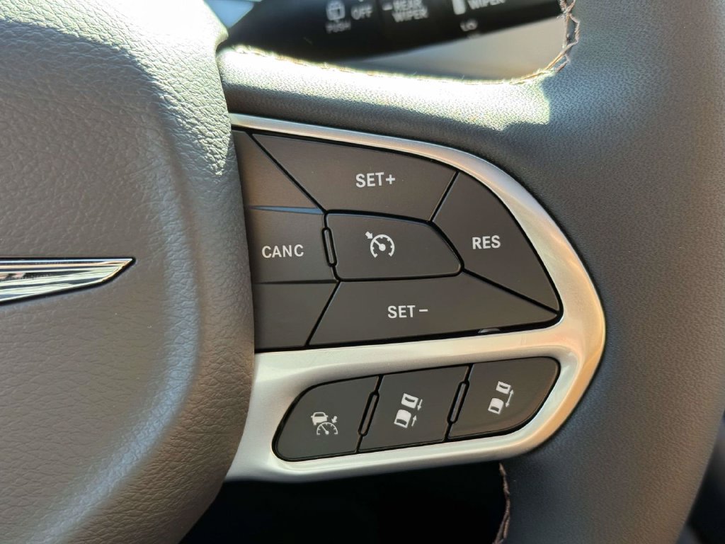 New 2026 Chrysler Pacifica Pinnacle FWD image 28