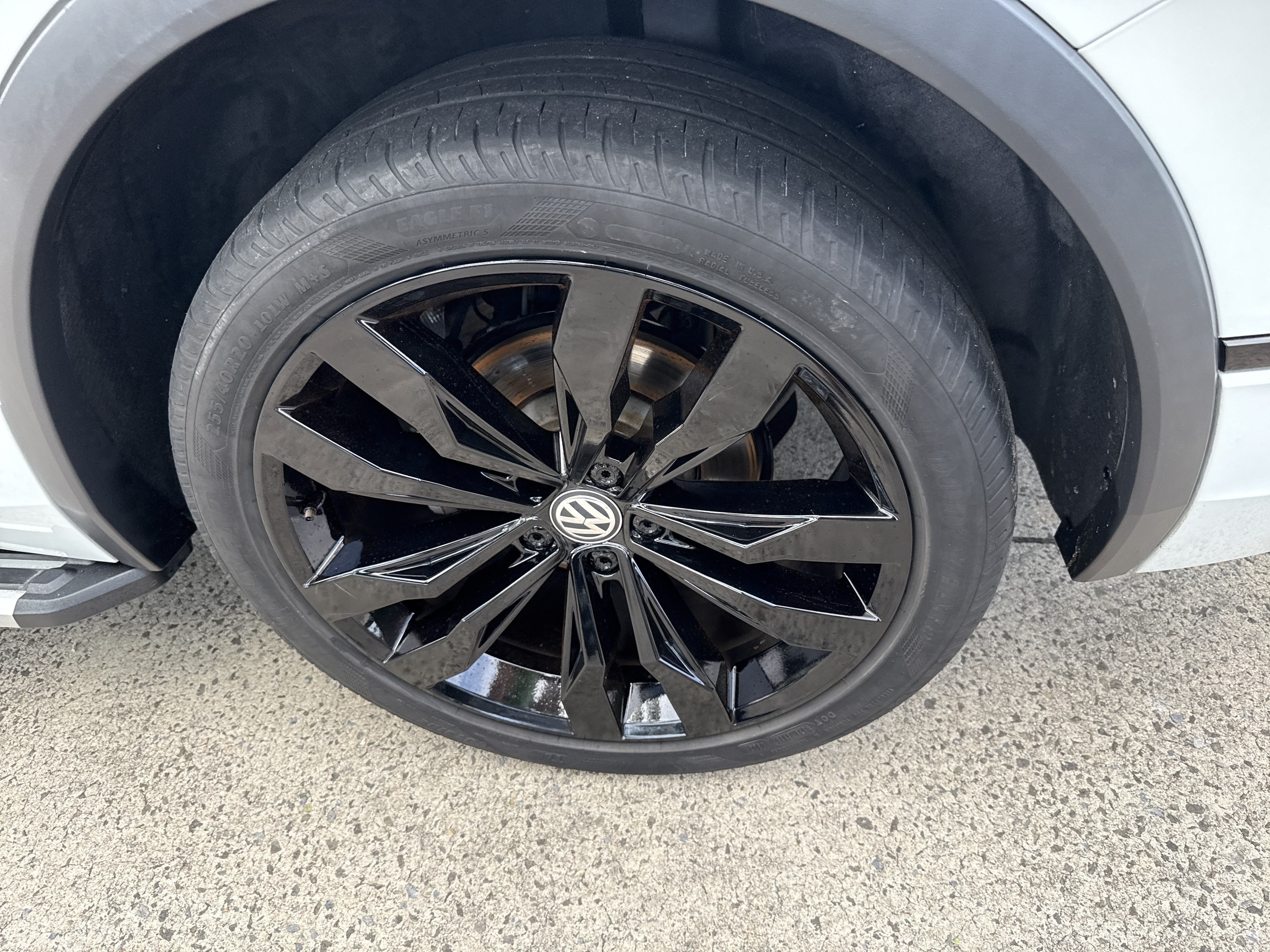 Used 2020 Volkswagen Tiguan SE R-Line FWD image 19