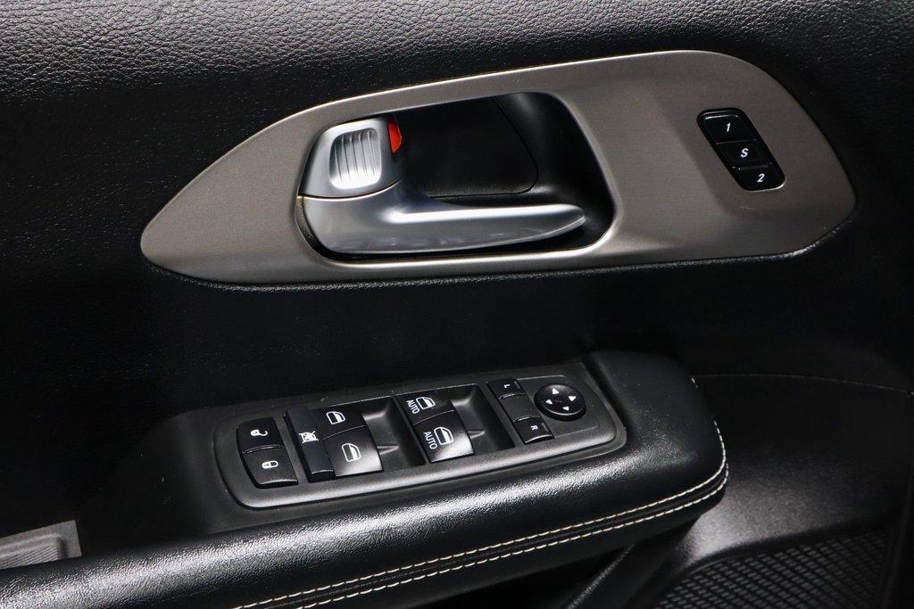 Used 2020 Chrysler Pacifica Touring-L w/ Advanced Safetytec Group image 23