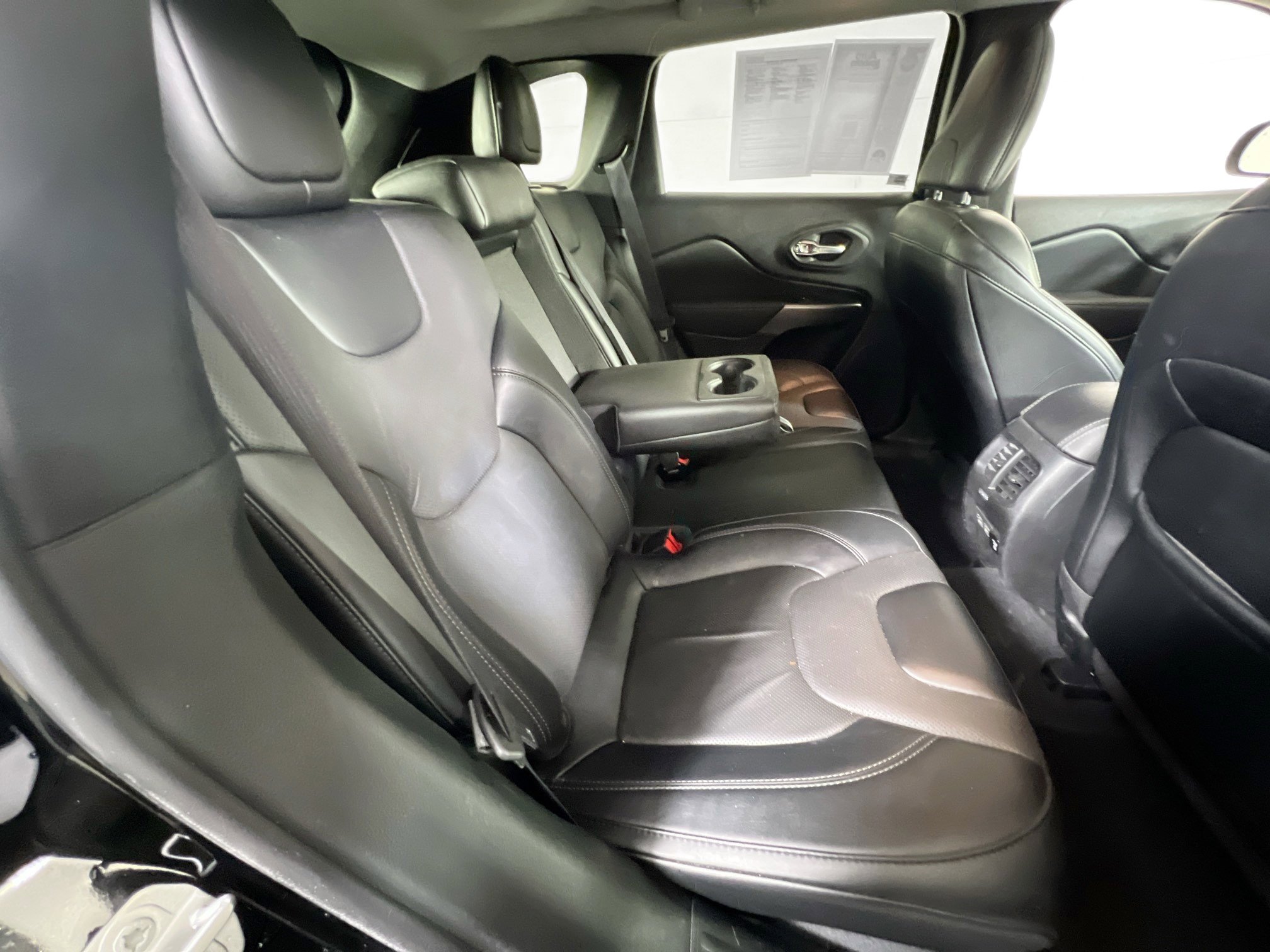 Used 2022 Jeep Cherokee Limited image 26