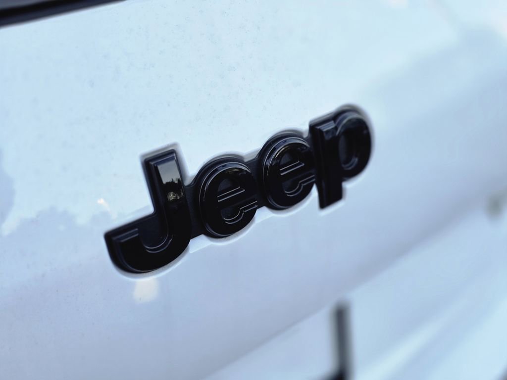 Used 2025 Jeep Grand Cherokee L Altitude image 6