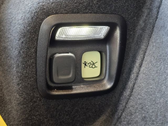 Certified 2023 Chevrolet Corvette Stingray Coupe w/ 1LT image 15