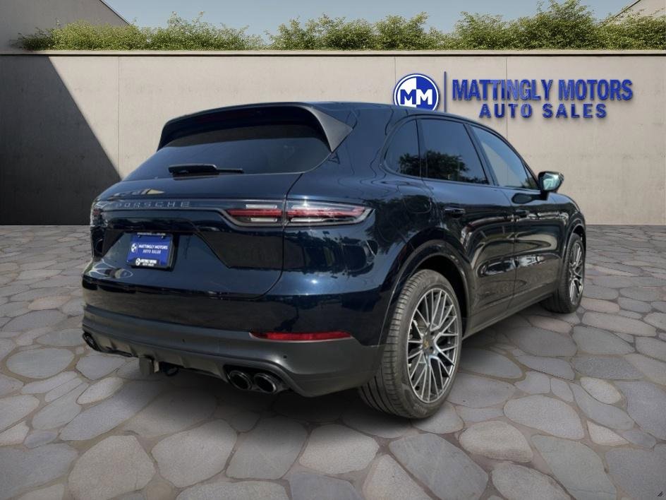 Used 2022 Porsche Cayenne Platinum Edition image 3