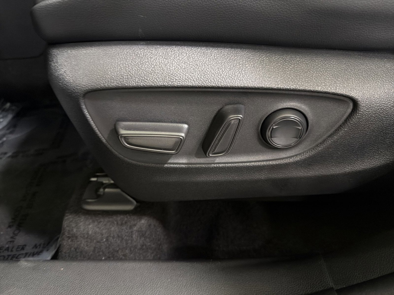 Used 2024 Toyota Highlander XLE AWD/4WD image 25