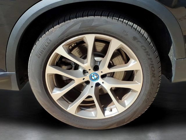 Used 2025 BMW X5 xDrive50e AWD/4WD image 32