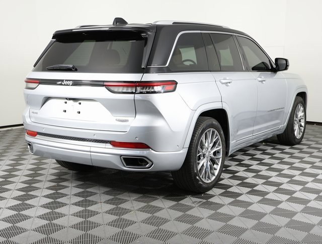 Used 2023 Jeep Grand Cherokee Summit w/ Luxury Tech Group V image 5