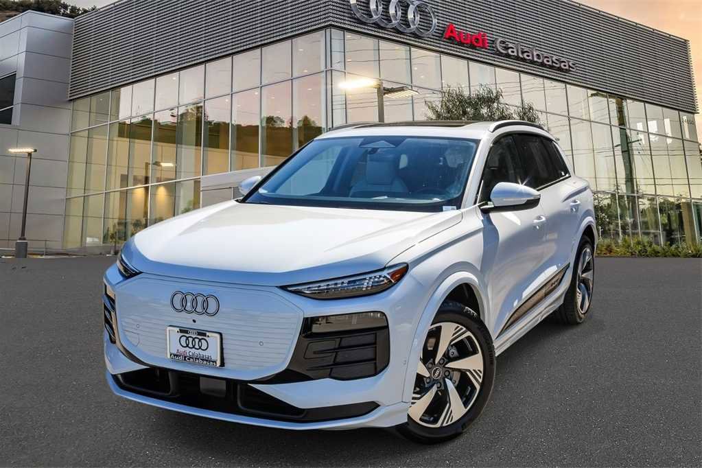 Used 2025 Audi Q6 e-tron Premium Plus image 1