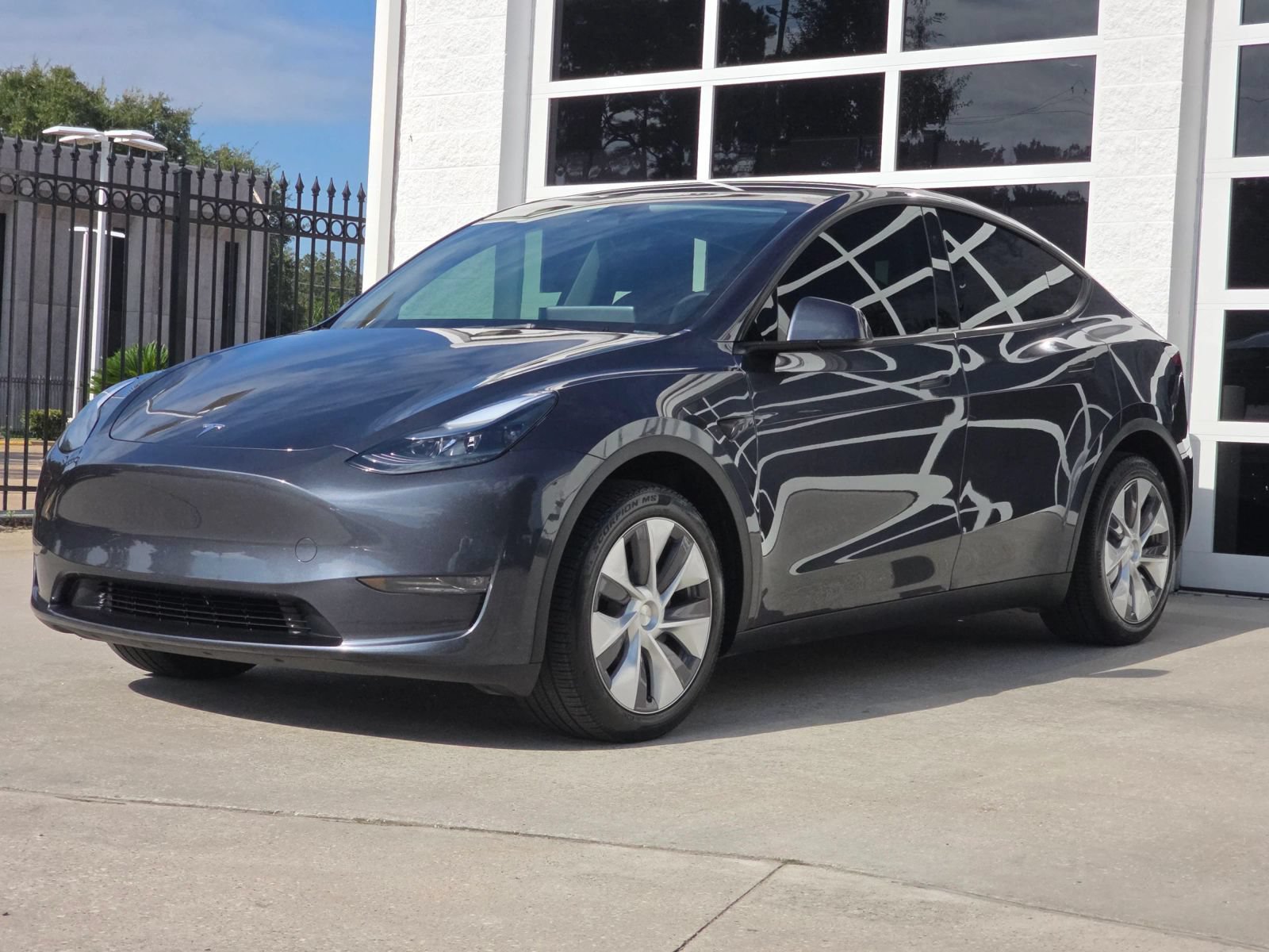 Used 2024 Tesla Model Y Long Range AWD/4WD image 8