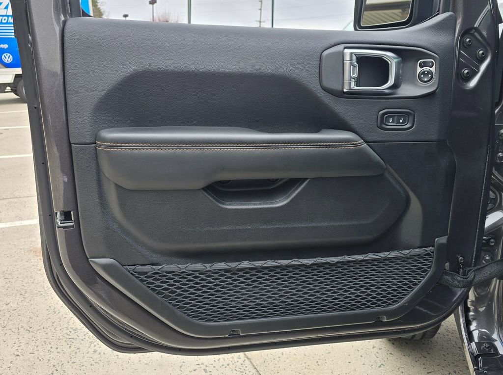 Used 2025 Jeep Wrangler Unlimited Sahara w/ Safety Group image 33