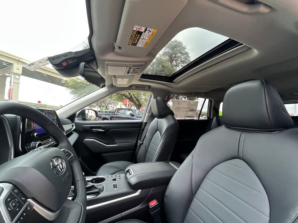 New 2026 Toyota Highlander XLE AWD/4WD image 12