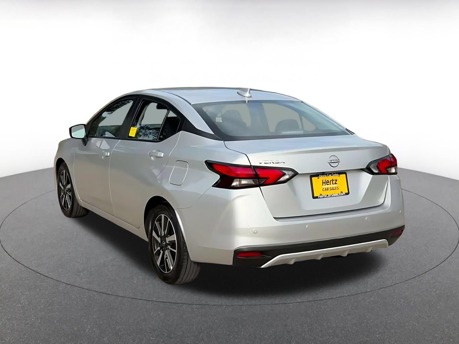 Used 2025 Nissan Versa SV FWD image 9