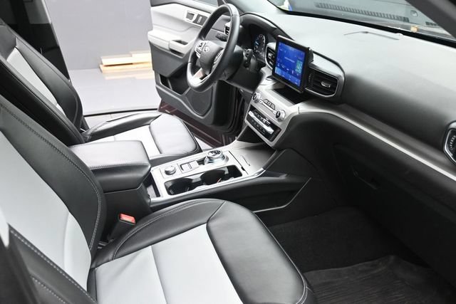 Used 2023 Ford Explorer XLT w/ Equipment Group 202A AWD/4WD image 47