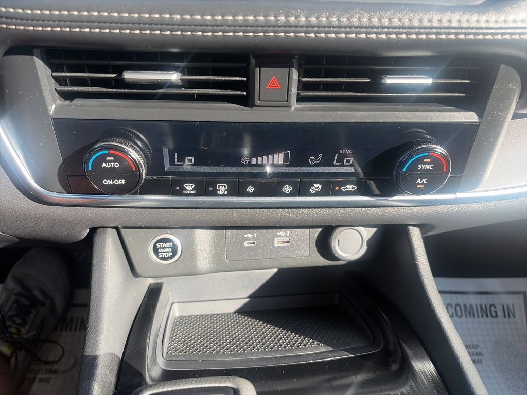 Used 2023 Nissan Rogue SV FWD image 18