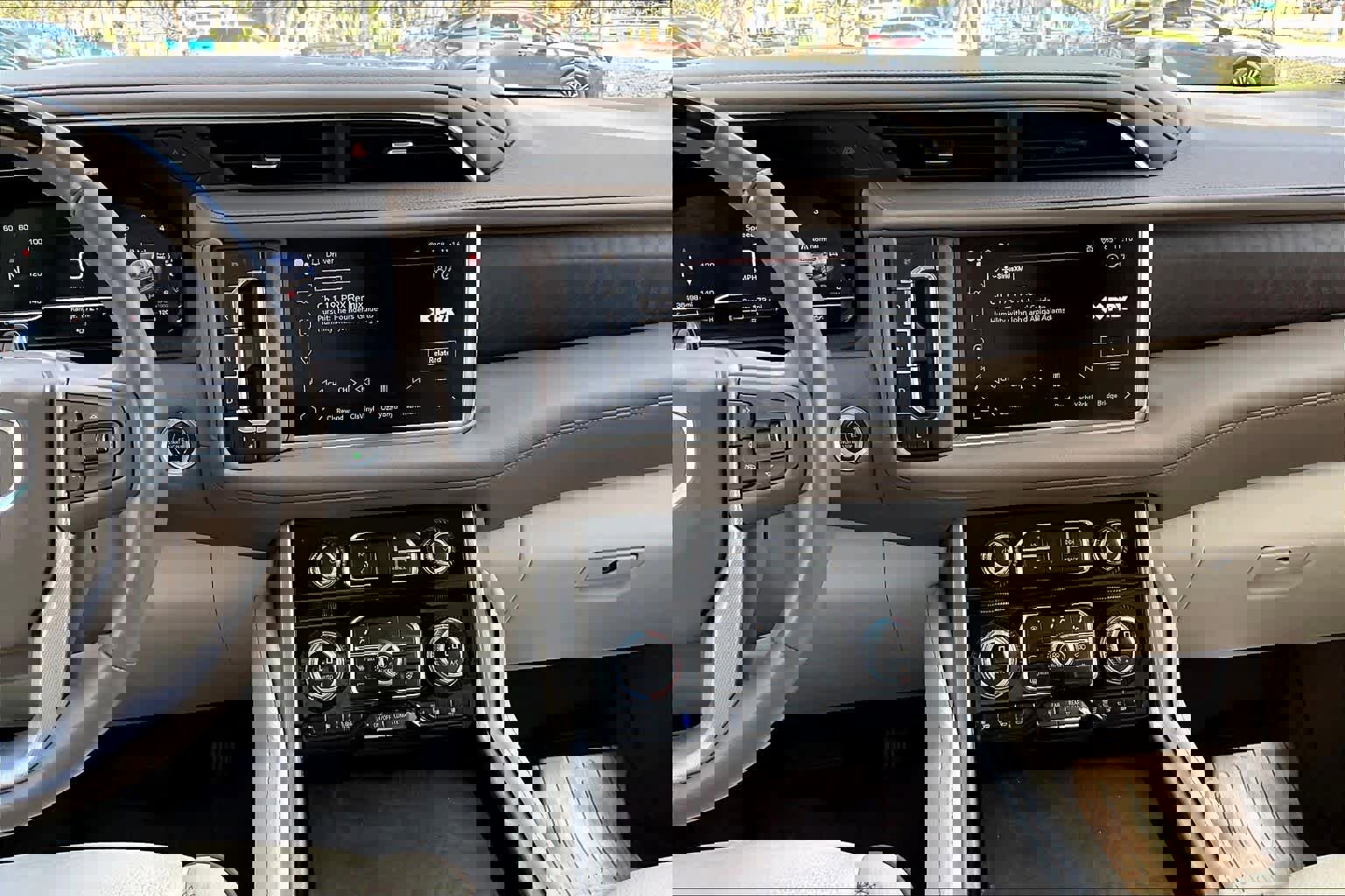 Used 2024 GMC Yukon Denali w/ Advanced Technology Package image 7