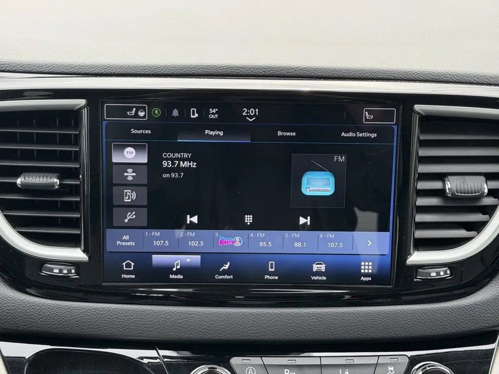 Used 2024 Chrysler Pacifica Touring-L FWD image 21