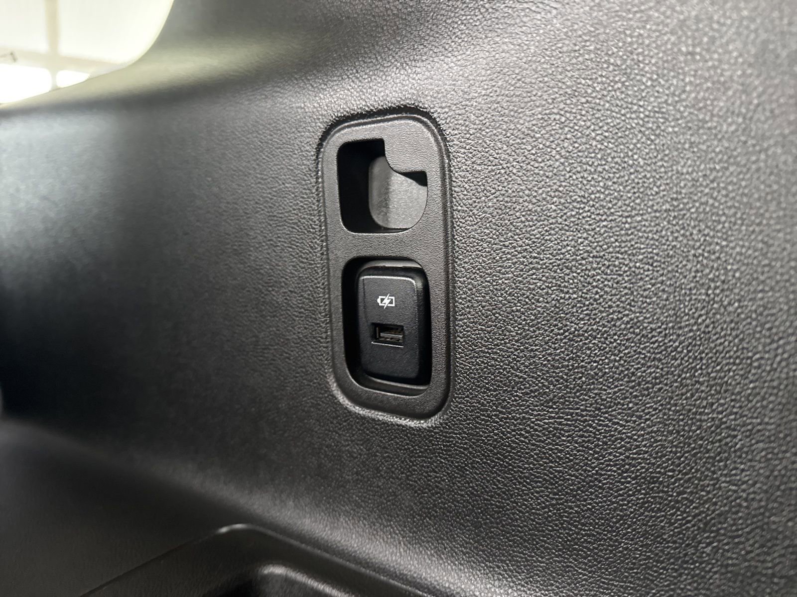 Used 2023 Chevrolet Traverse LT image 16