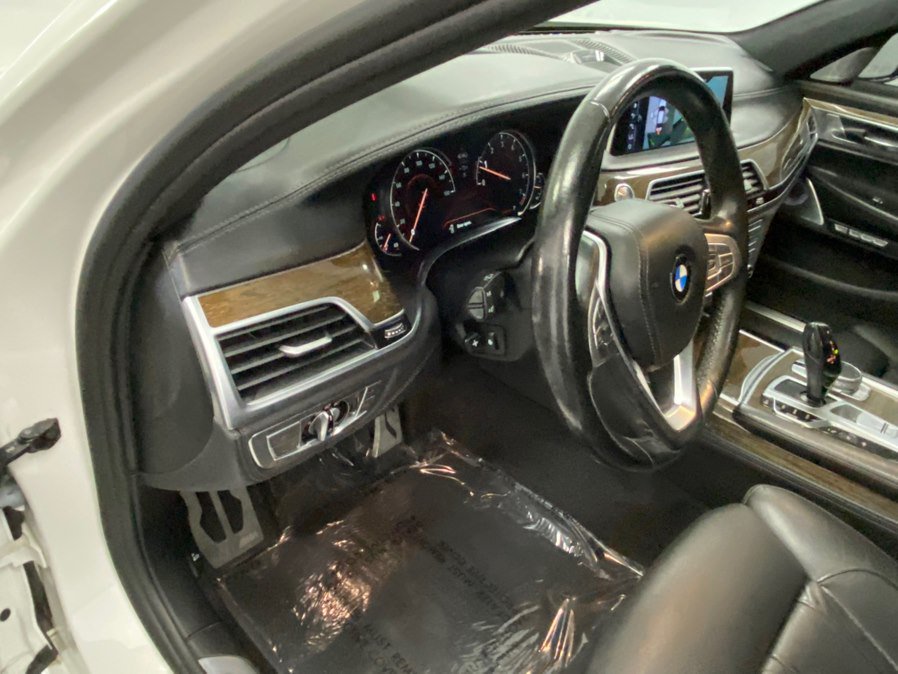 Used 2016 BMW 750i xDrive AWD/4WD image 30