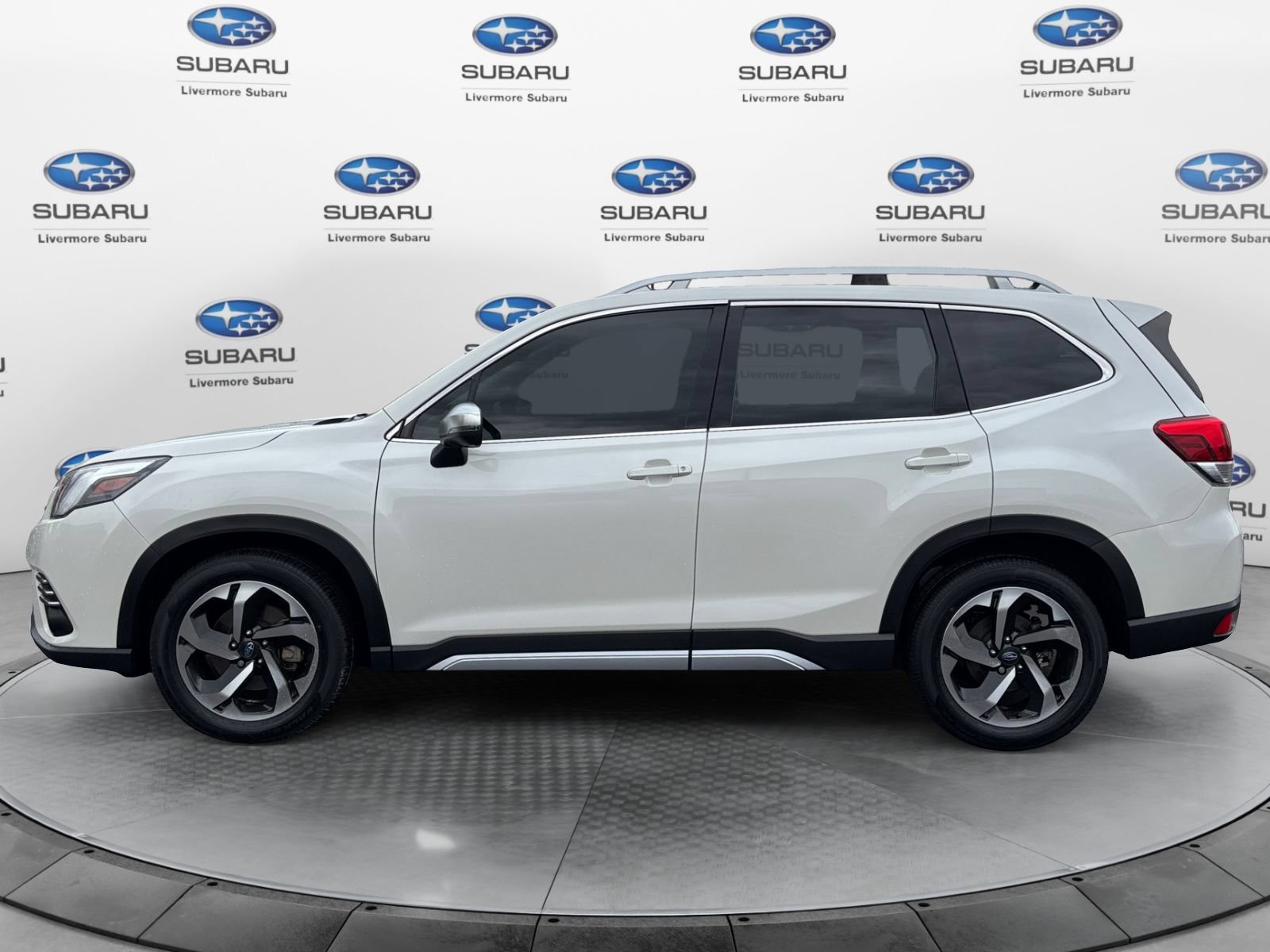 Used 2022 Subaru Forester Touring w/ Popular Package #2 AWD/4WD image 3