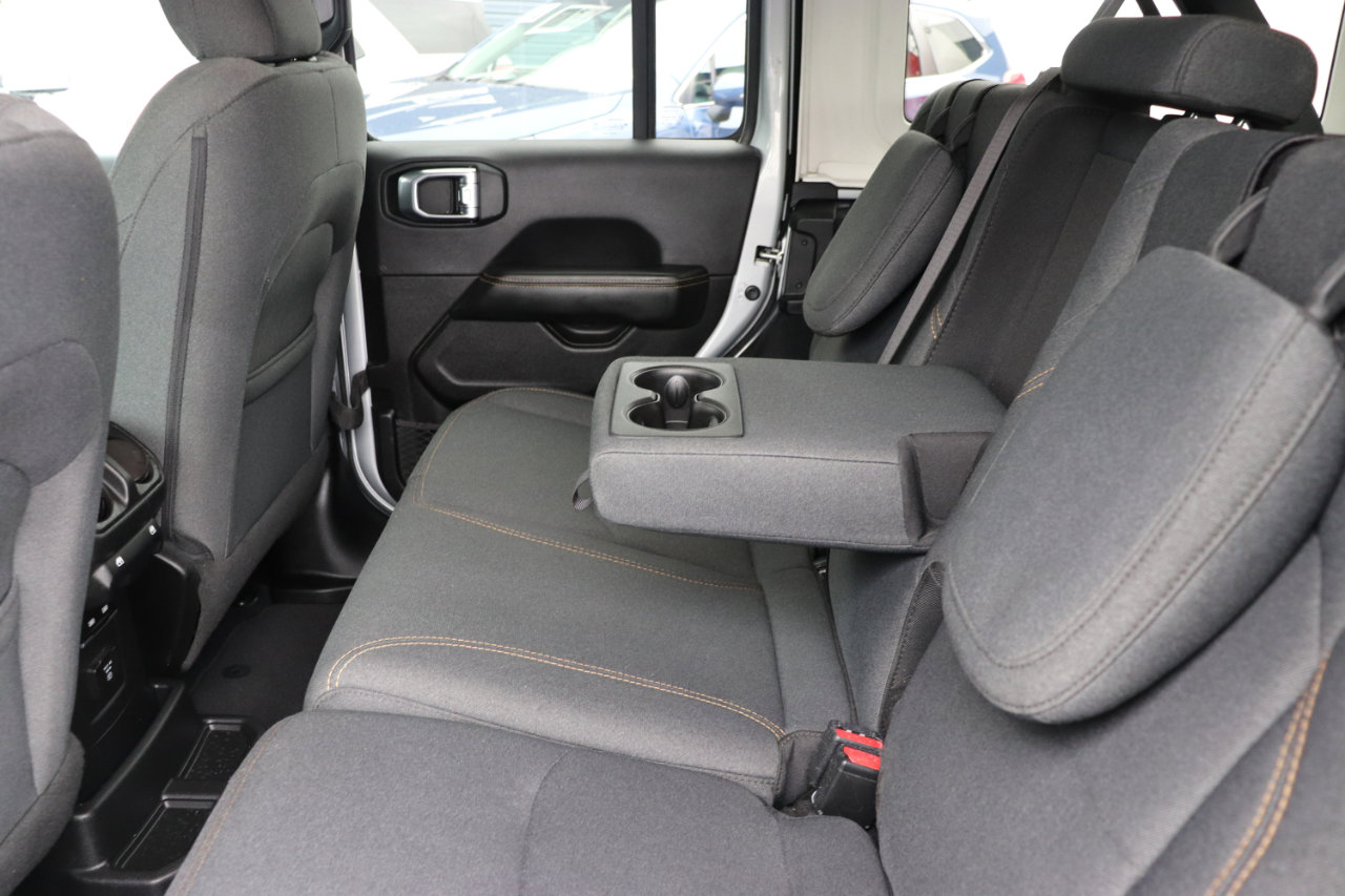 Used 2024 Jeep Wrangler Sahara image 22