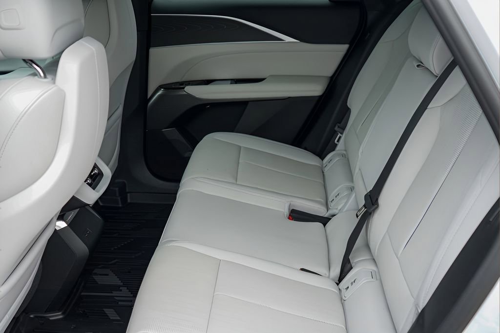 New 2026 Cadillac Lyriq Luxury w/ LPO, Floor Liner Package AWD/4WD image 20