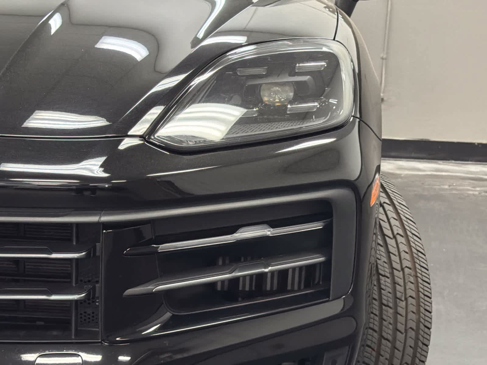 Used 2024 Porsche Cayenne AWD/4WD image 6