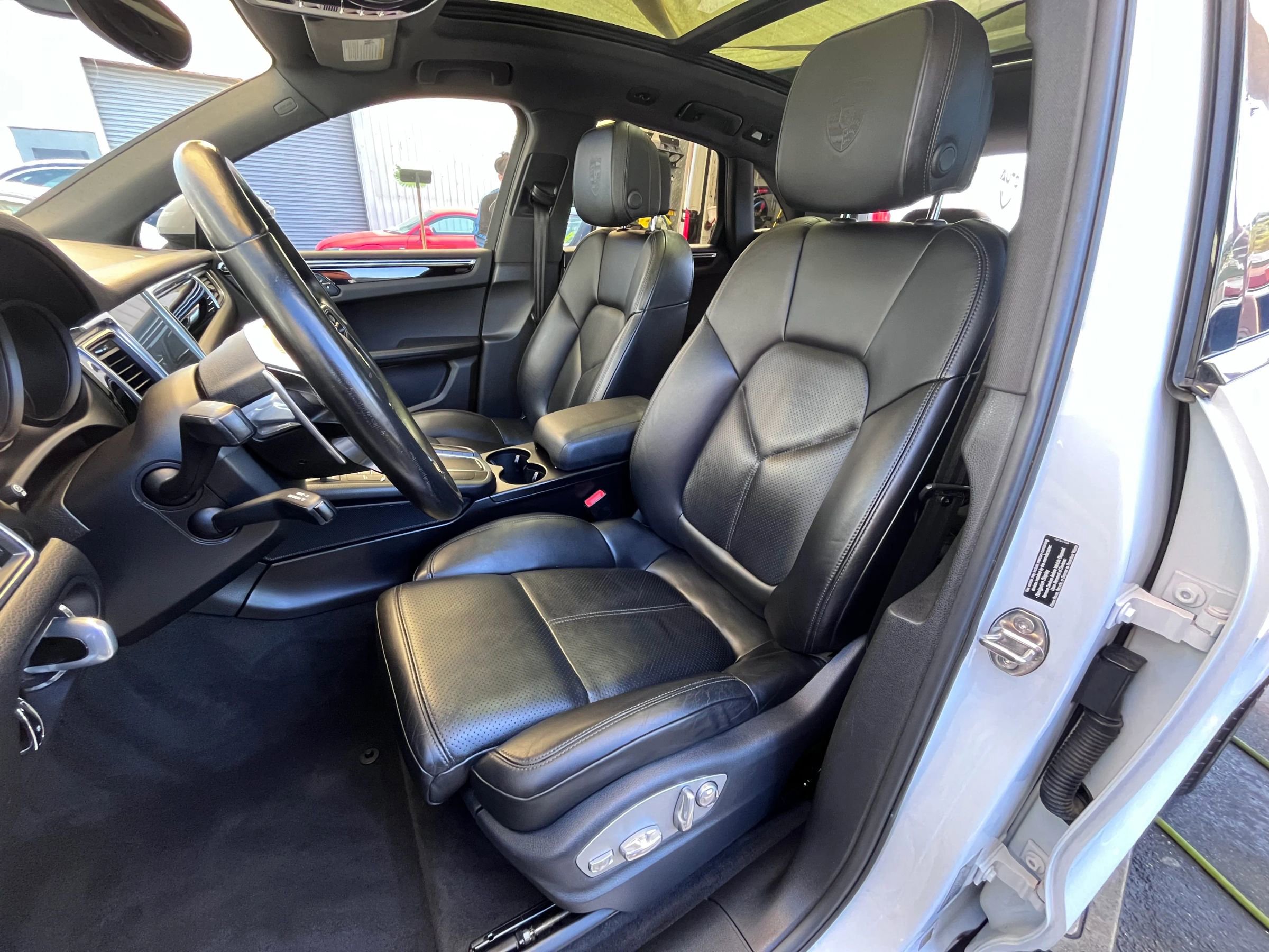 Used 2017 Porsche Macan S image 10