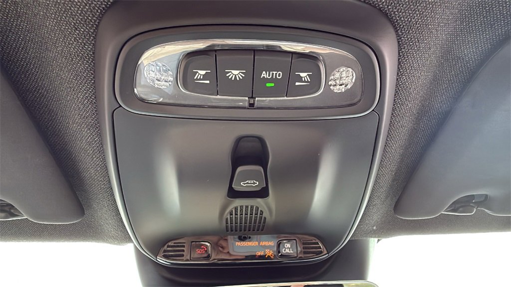 Used 2020 Volvo XC40 T5 R-Design w/ Protection Package Premier image 21