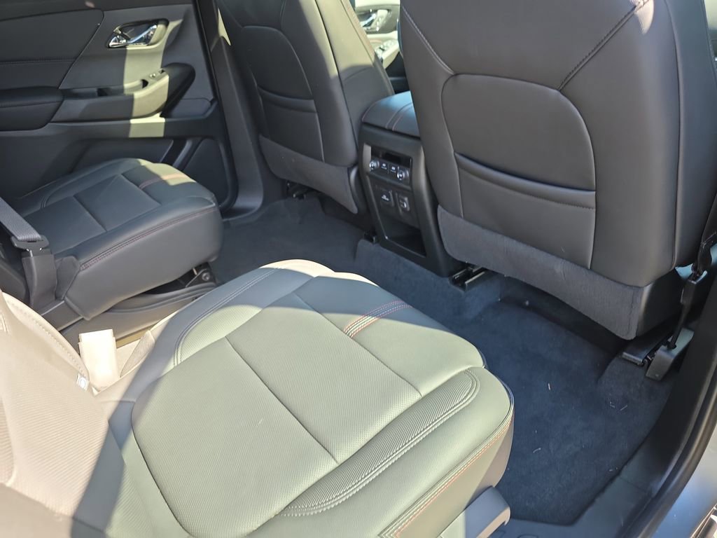 Used 2023 Chevrolet Traverse RS w/ LPO, Floor Liner Package AWD/4WD image 13