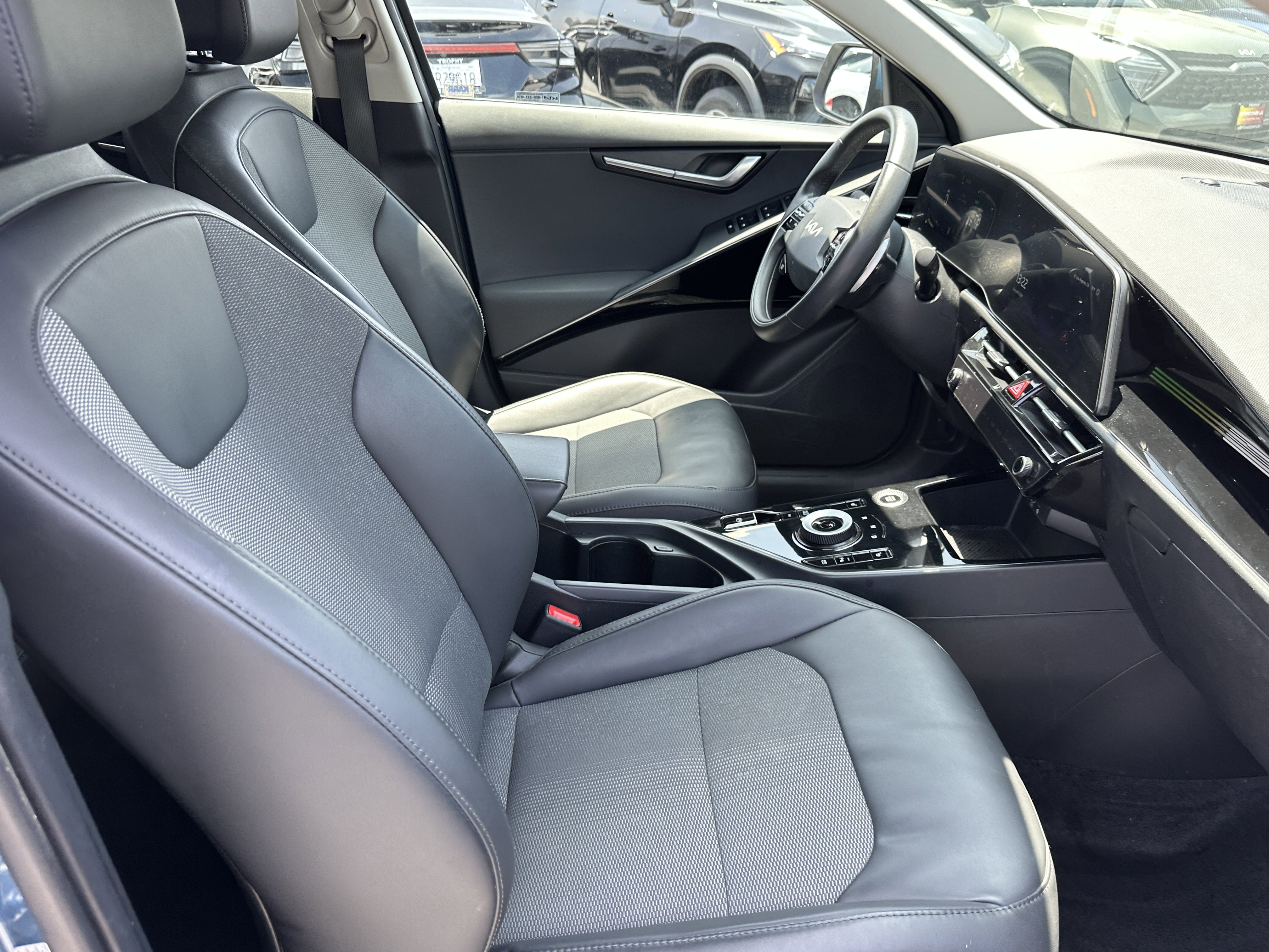 Used 2023 Kia Niro EX FWD image 17