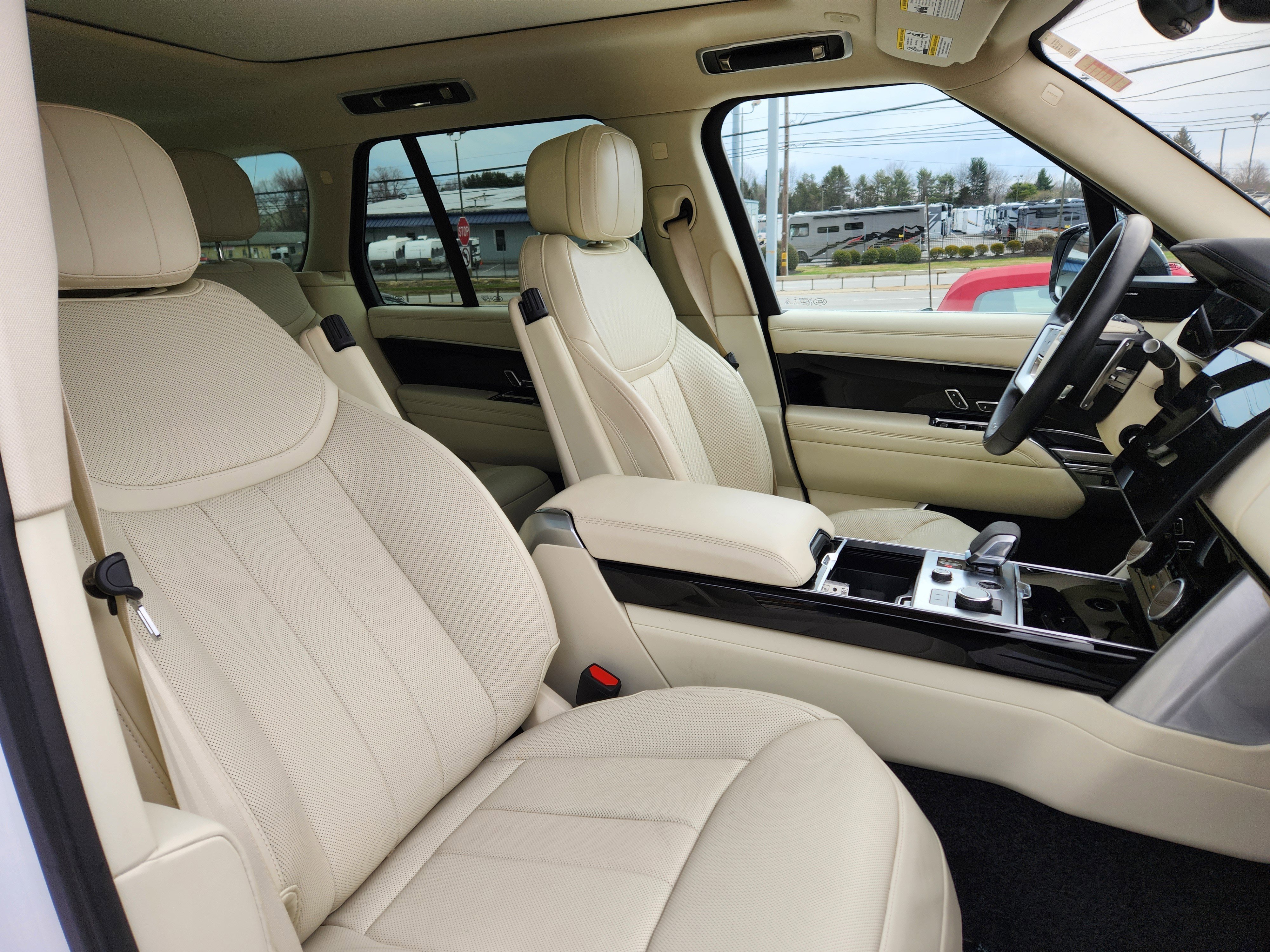 Certified 2023 Land Rover Range Rover SE AWD/4WD image 16