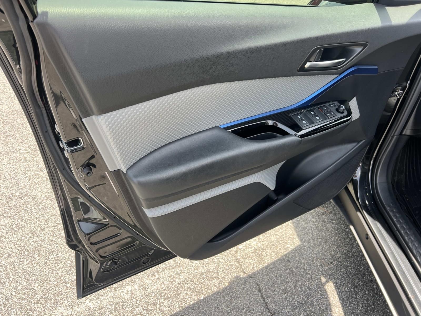 Used 2019 Toyota C-HR XLE FWD image 10