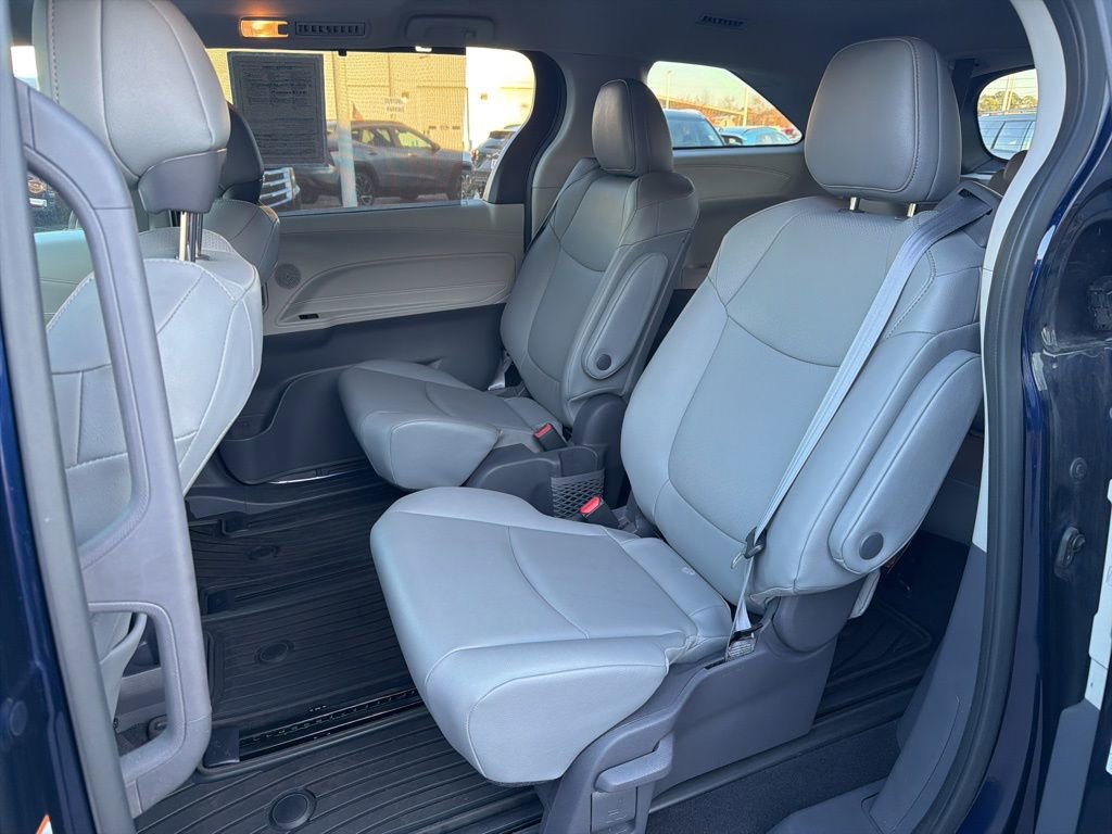 Used 2021 Toyota Sienna XLE image 20