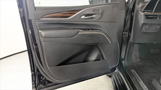 Used 2022 Cadillac Escalade ESV Premium Luxury AWD/4WD image 13
