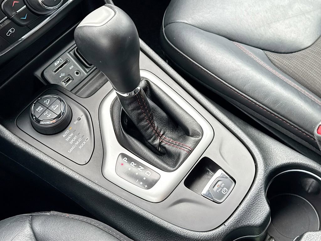 Used 2017 Jeep Cherokee Trailhawk w/ Comfort/Convenience Group image 21