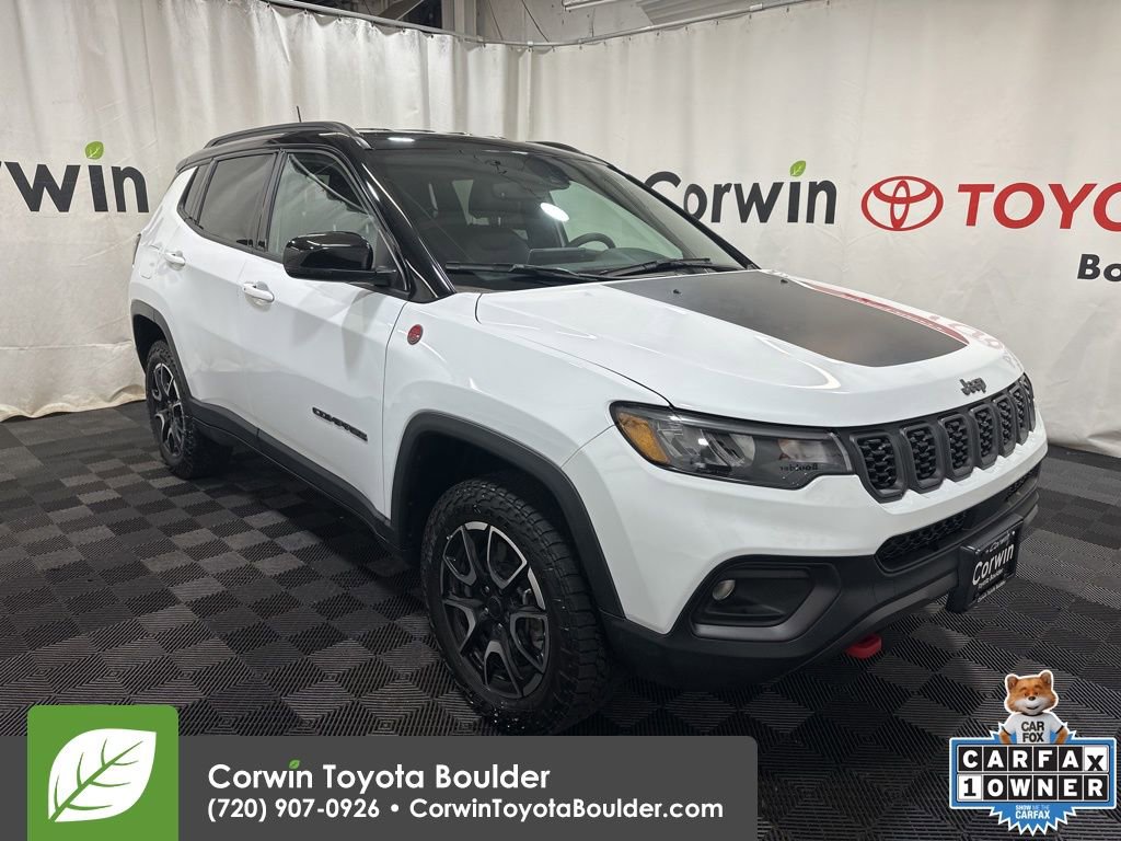 Used 2025 Jeep Compass Trailhawk image 1