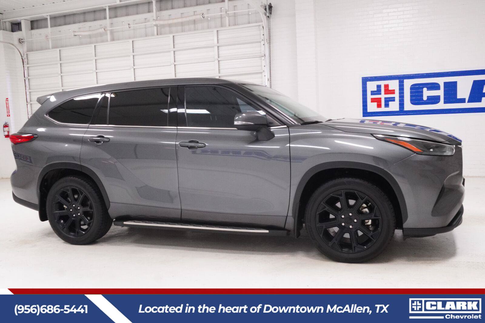 Used 2022 Toyota Highlander L FWD image 4