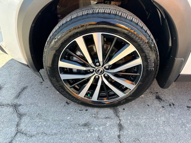 Used 2025 Nissan Pathfinder Platinum AWD/4WD image 11