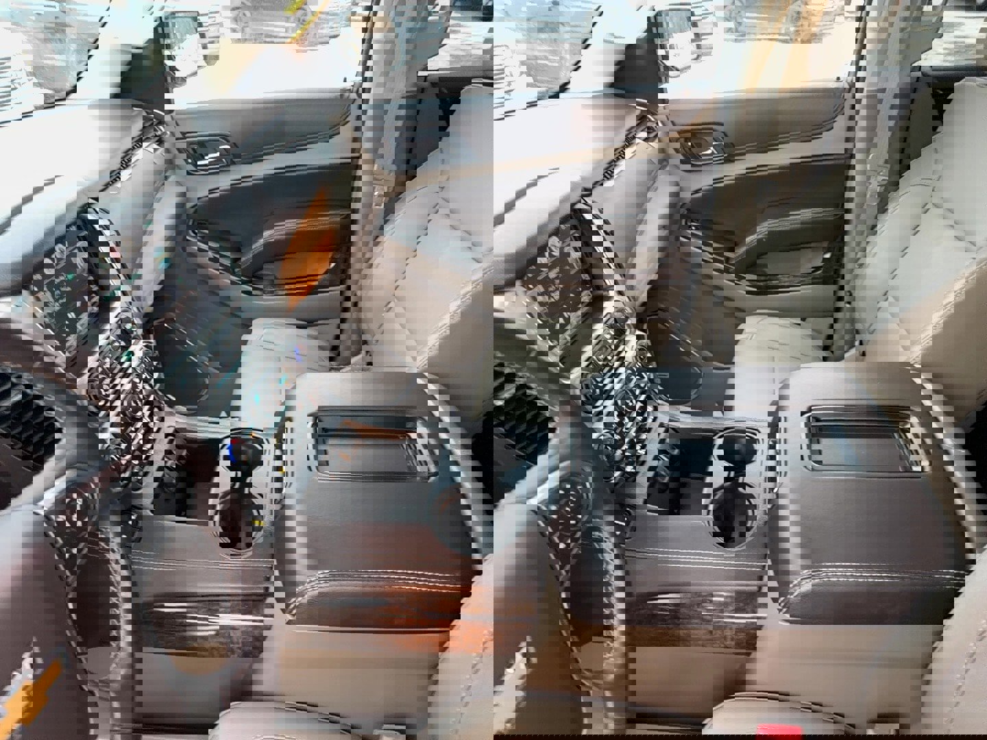 Used 2015 Chevrolet Suburban LT image 18