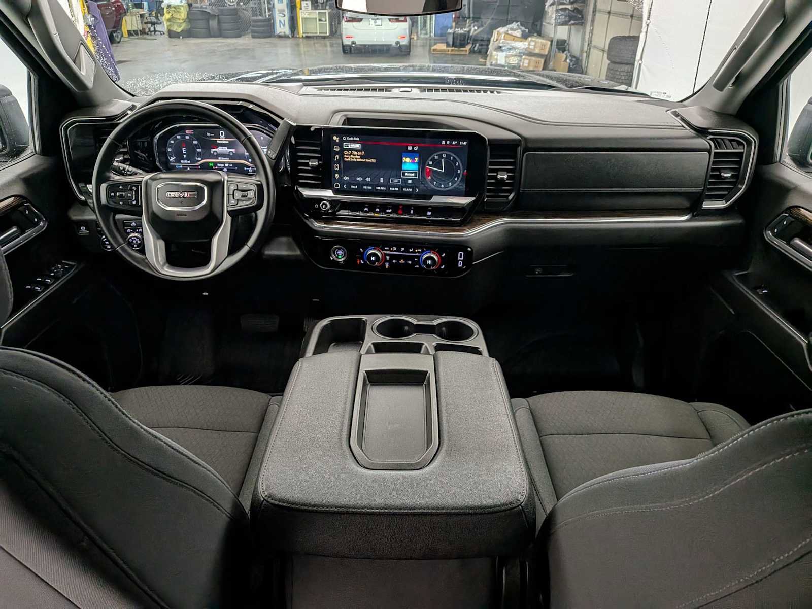 Used 2024 GMC Sierra 1500 Elevation w/ LPO, Elevation Black Package image 17