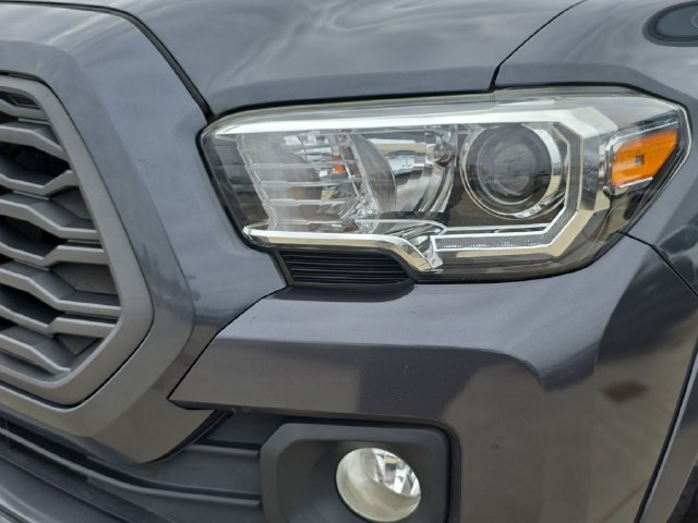 Used 2021 Toyota Tacoma TRD Sport AWD/4WD image 32