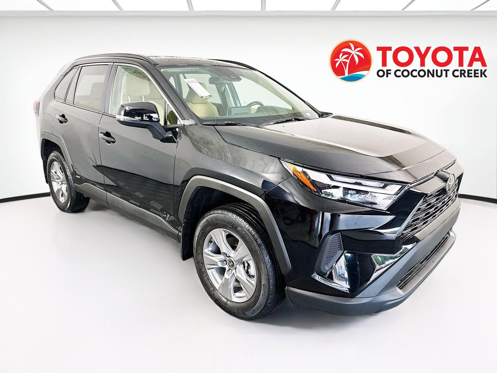 Used 2025 Toyota RAV4 LE AWD/4WD image 1