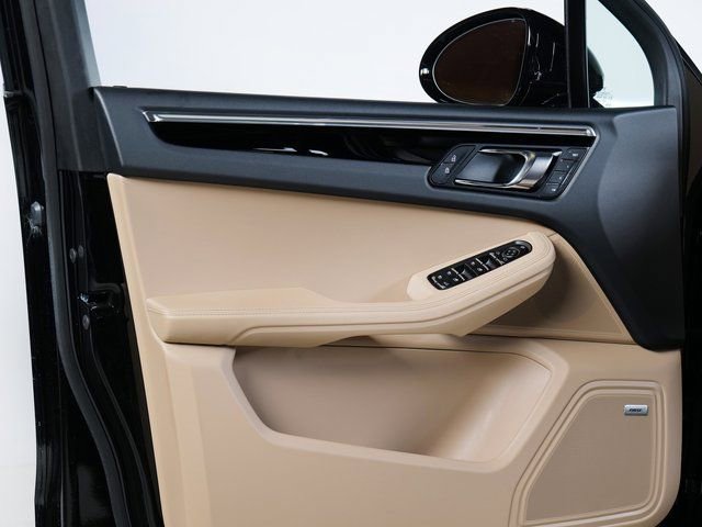 Certified 2025 Porsche Macan 2.0L I4 Turbo image 28