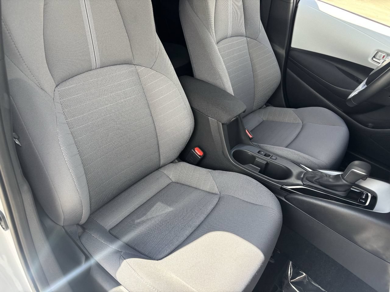 Used 2026 Toyota Corolla SE w/ Carpet Mat Package (TMS) FWD image 8