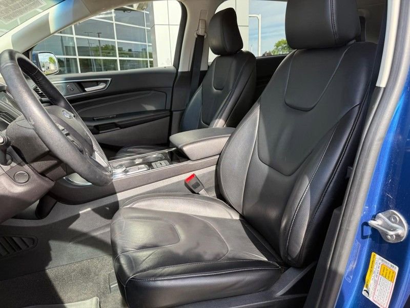 Used 2020 Ford Edge Titanium AWD/4WD image 16