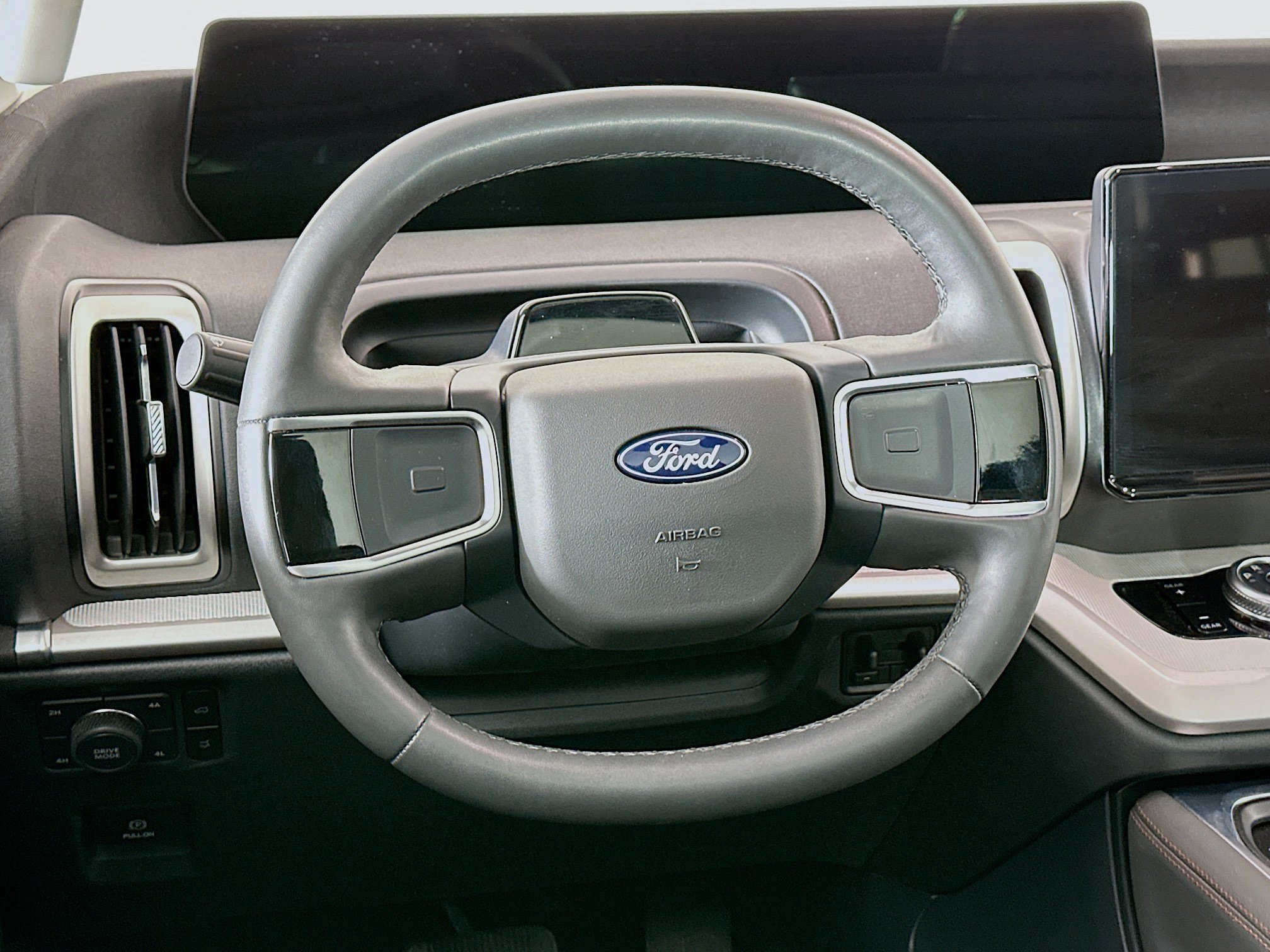 Used 2025 Ford Expedition Active AWD/4WD image 18
