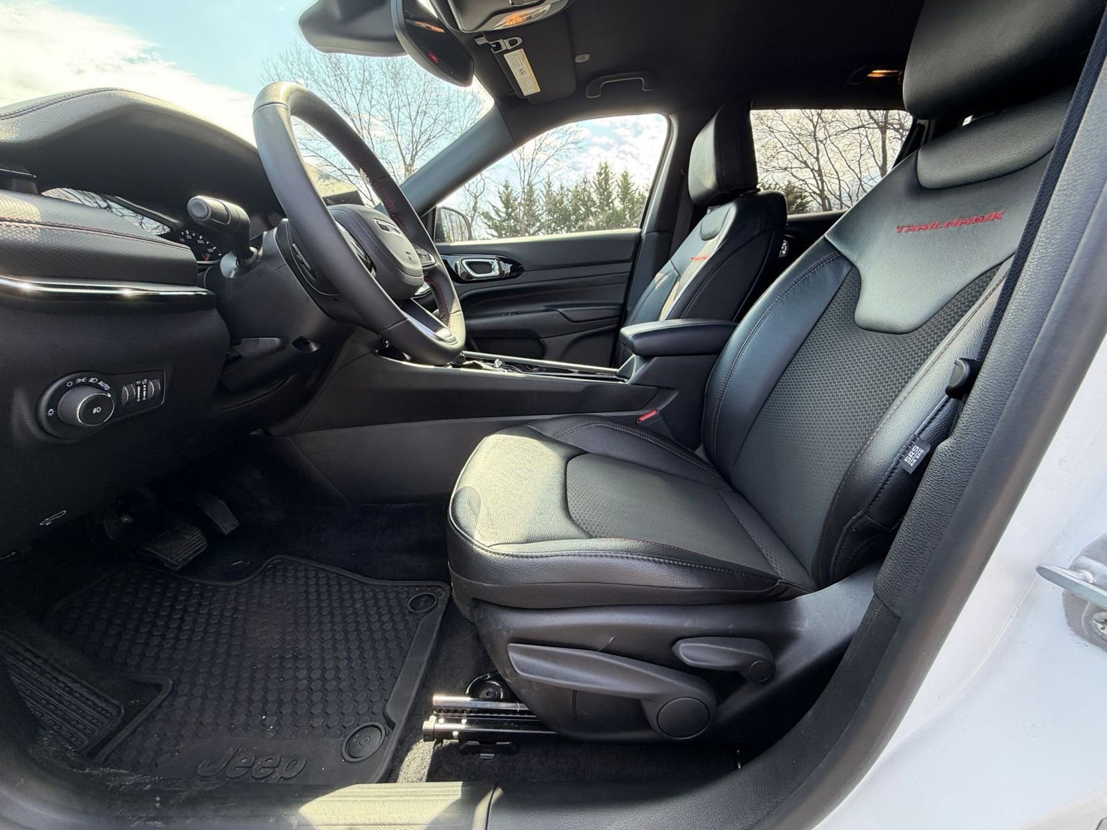 Used 2025 Jeep Compass Trailhawk image 25