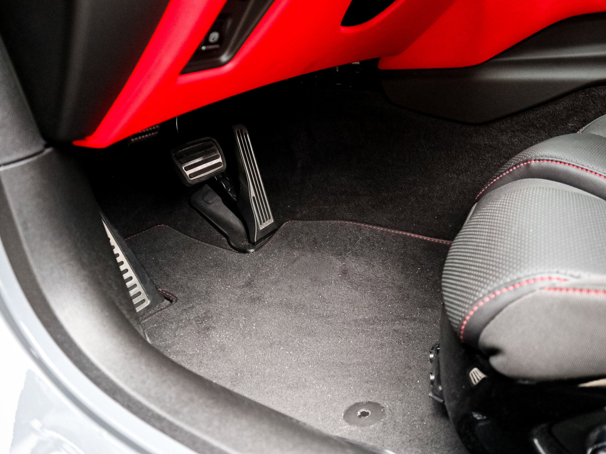 Used 2024 Chevrolet Corvette Z06 RWD image 16