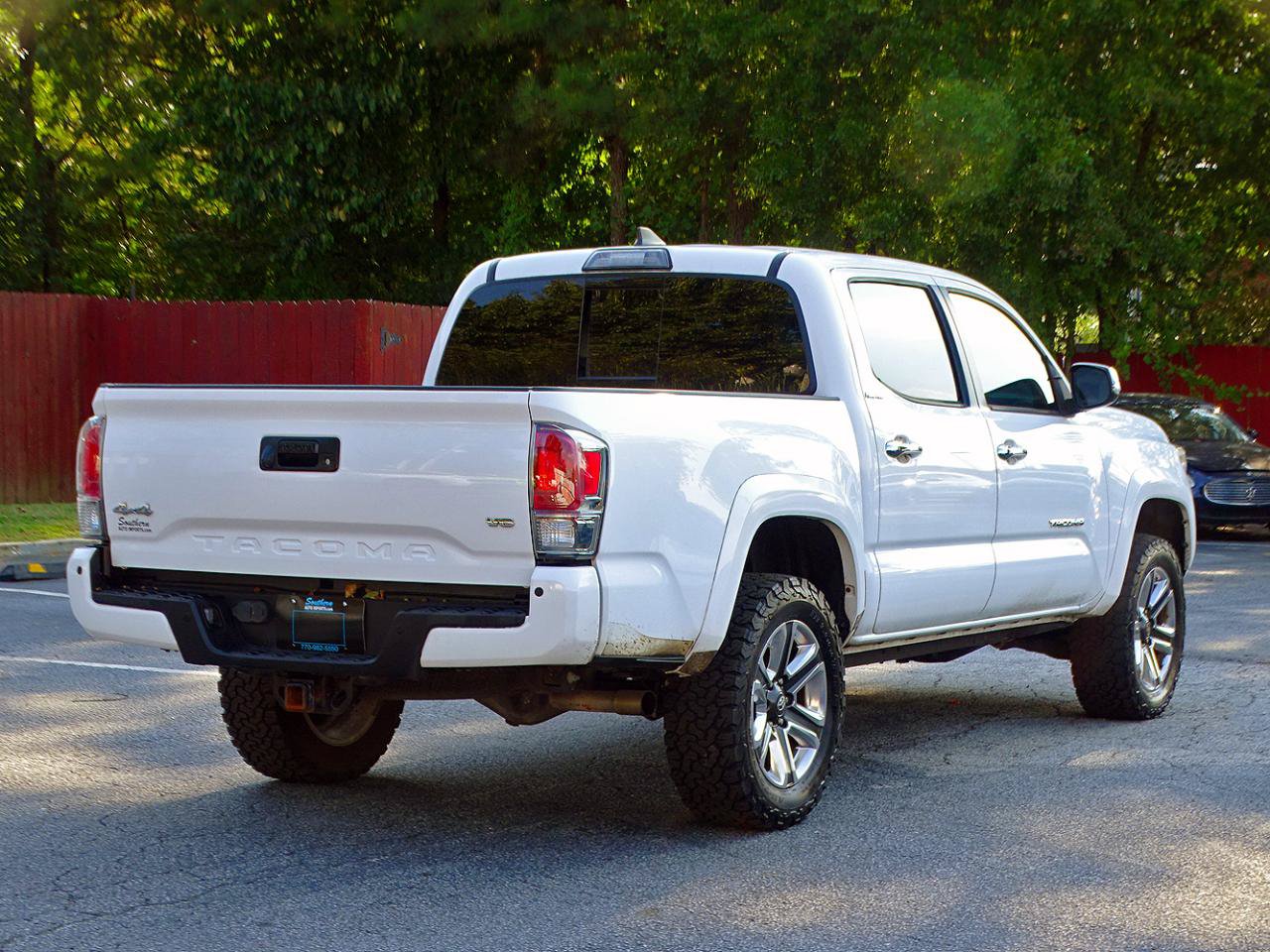 Used 2017 Toyota Tacoma Limited w/ Tow Package AWD/4WD image 10
