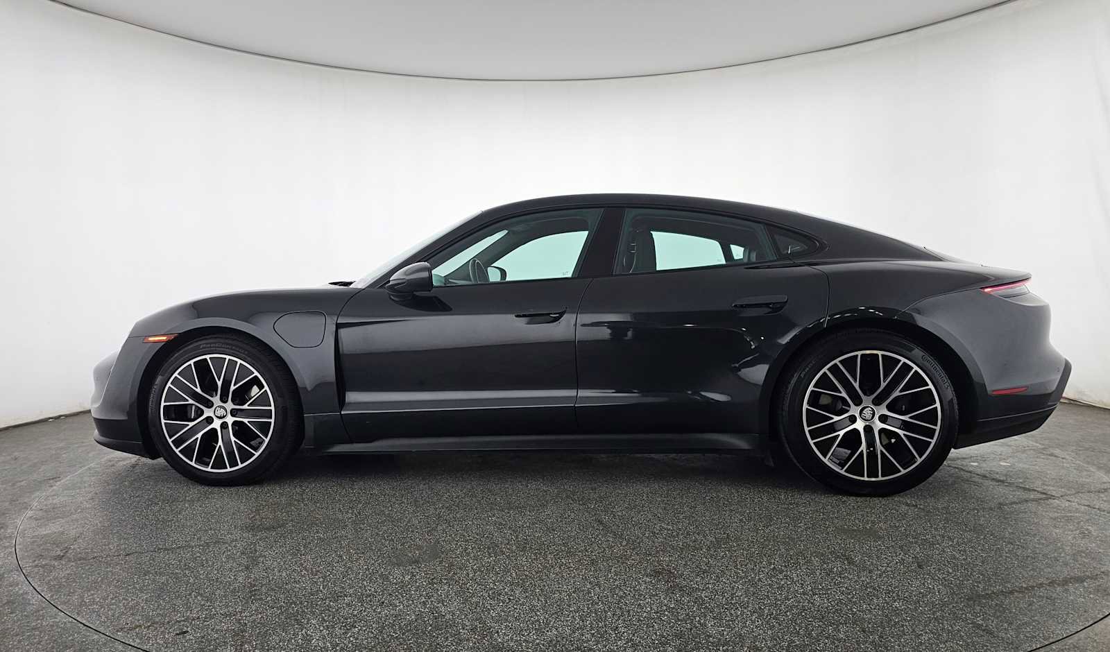 Used 2021 Porsche Taycan image 2